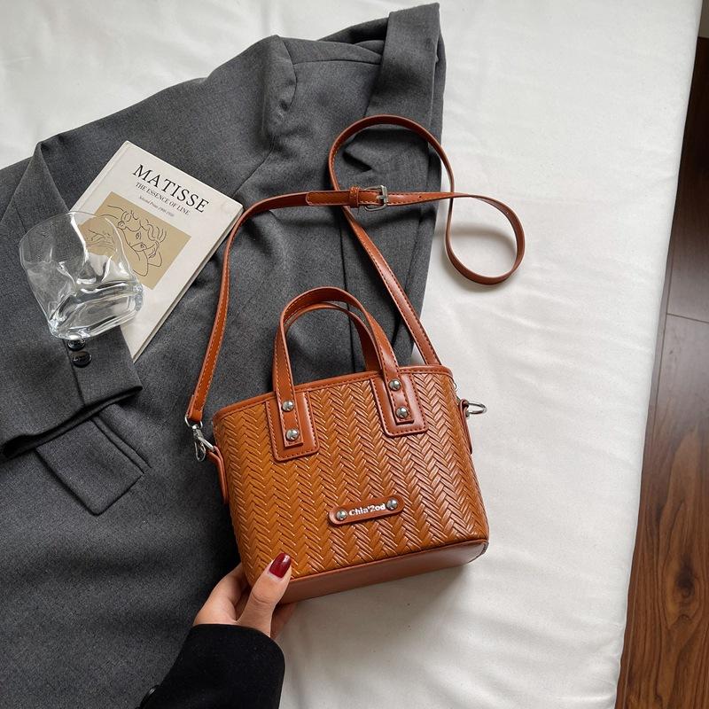 

Niche bags women s autumn new fashion women s bags popular shoulder messenger bags small bags mobile phone bags