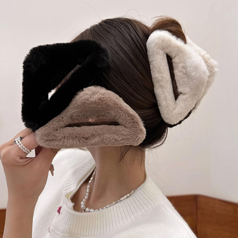 Eben Winter Soft Faux Fur Triangle Hair Clip black