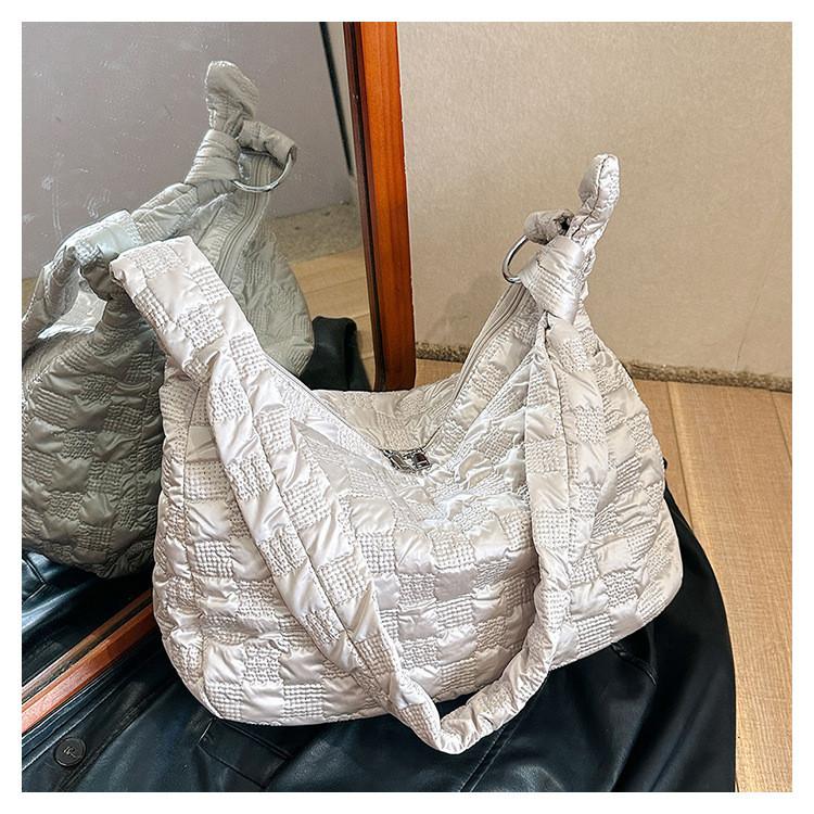 IELGY Cloud Bag Plaid Pleated One-Shoulder Cotton-Padded Bag Large-Capacity Casual Korean Version Diagon