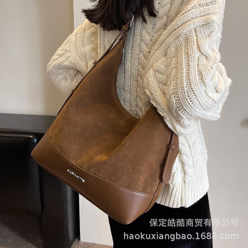 Large capacity bag women's autumn and winter versatile 2025 new retro shoulder crossbody bucket bag women's commuter tote bag