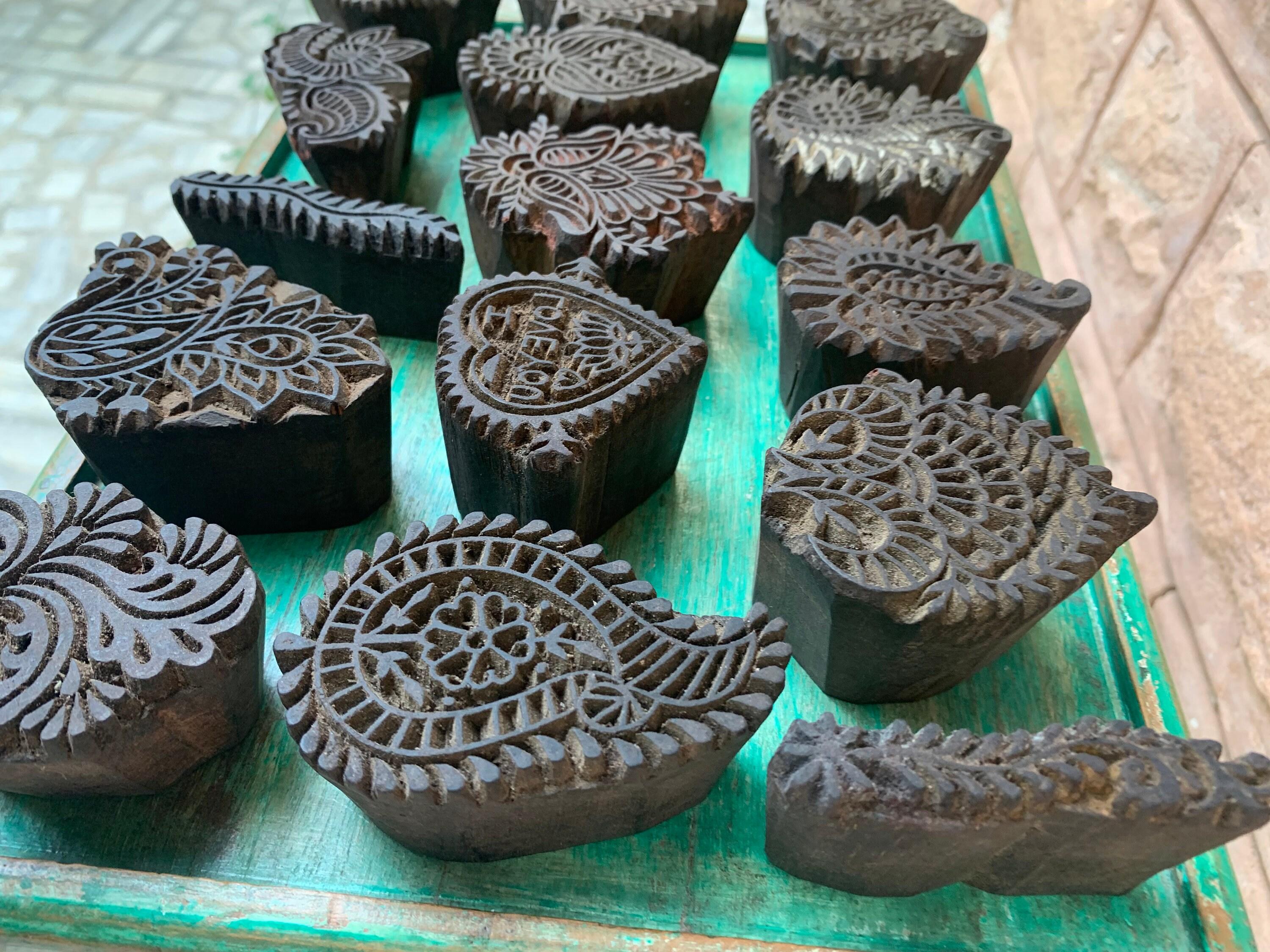 

Vintage Indian Wood Printing Blocks: Traditional Fabric Motifs, Set of 15 16” X 8” X 24” (l x w x h) різнокольоровий