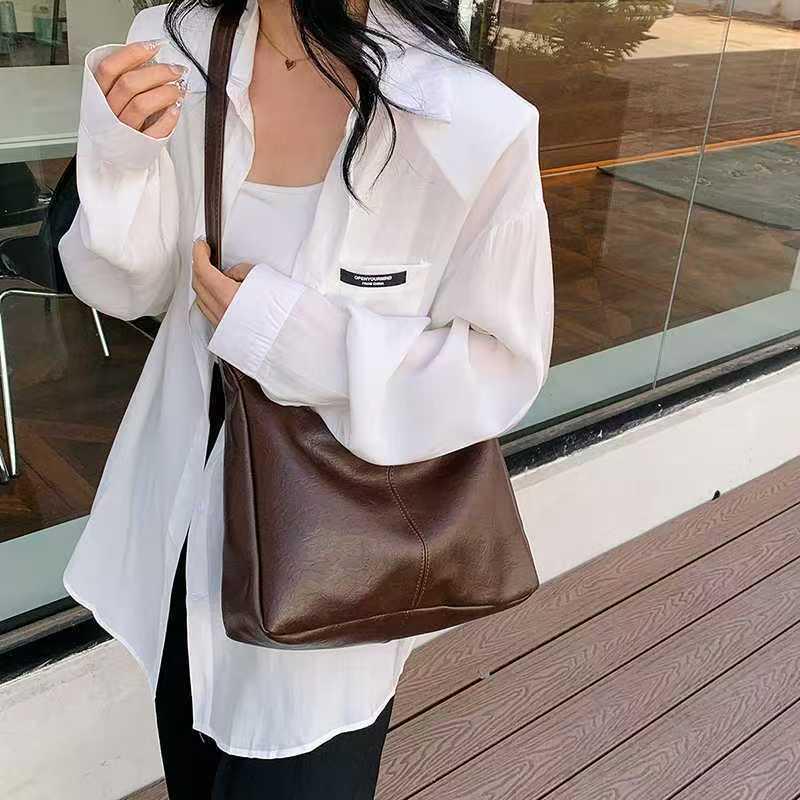 Retro Myer Large-Capacity Tote Bag: Fashionable, Versatile, Commuter-Friendly, High-End, Single-Shoulder, Crossbody Women's Bag.