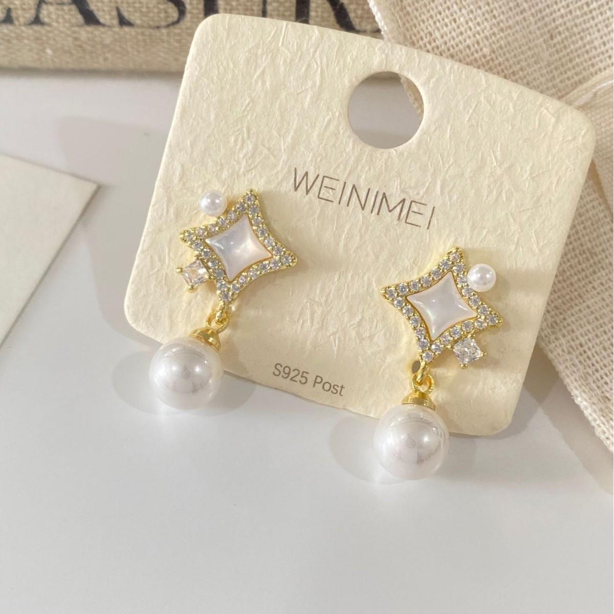 Elegant French Mother-of-Pearl Star Stud Earrings for Women - Sophisticated, Lightweight, Fashionable, and Versatile Jewelry