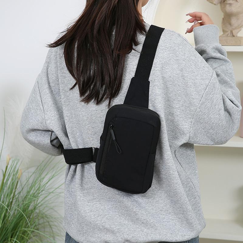 New Solid Simple Sports Chest Bag Women's Crossbody Bag Lightweight and Versatile Shoulder Bag