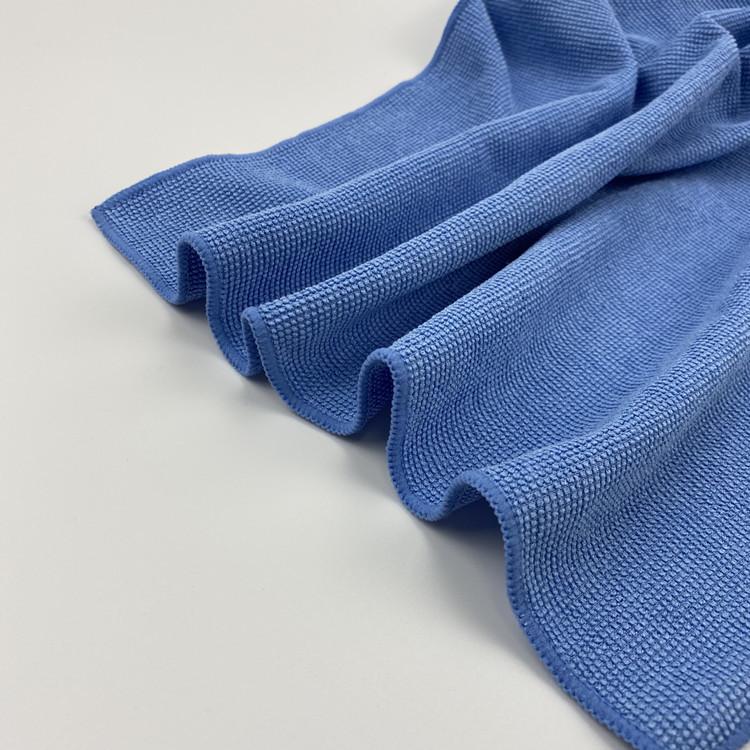 Magic cloth with small pearls for cleaning computer screens and lenses, car detailing cloth, lint-free microfiber cleaning cloth