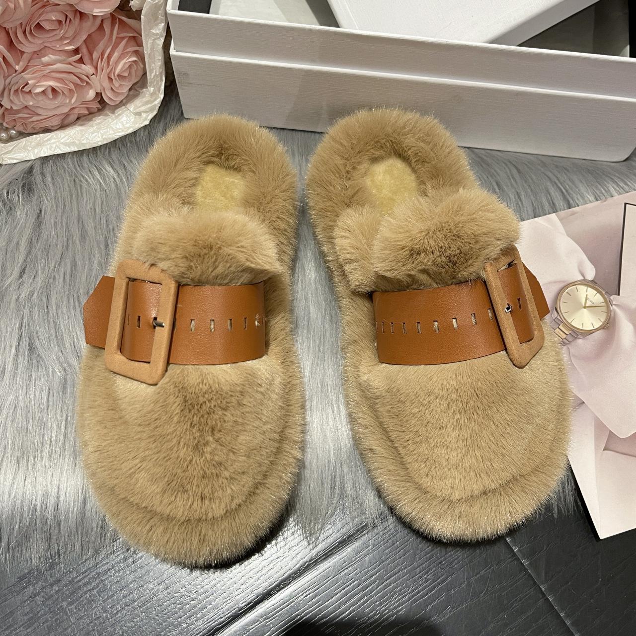 

Internet celebrity bag head half slippers women s outer wear 2025 autumn and winter new high-end muffin Mao Mao shoes platform cotton slippers 40