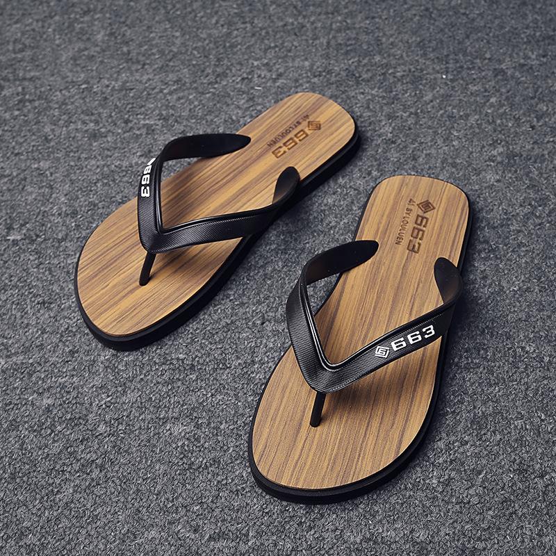 New flip-flops men's trendy outdoor slippers men's summer fashion outer wear men's foot pinching personality Vietnamese sandals beach shoes