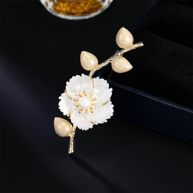 

Женская брошь в элегантном дизайне «легкая роскошь», модная и универсальная, с нишевым чувством дизайна, повседневный аксессуар