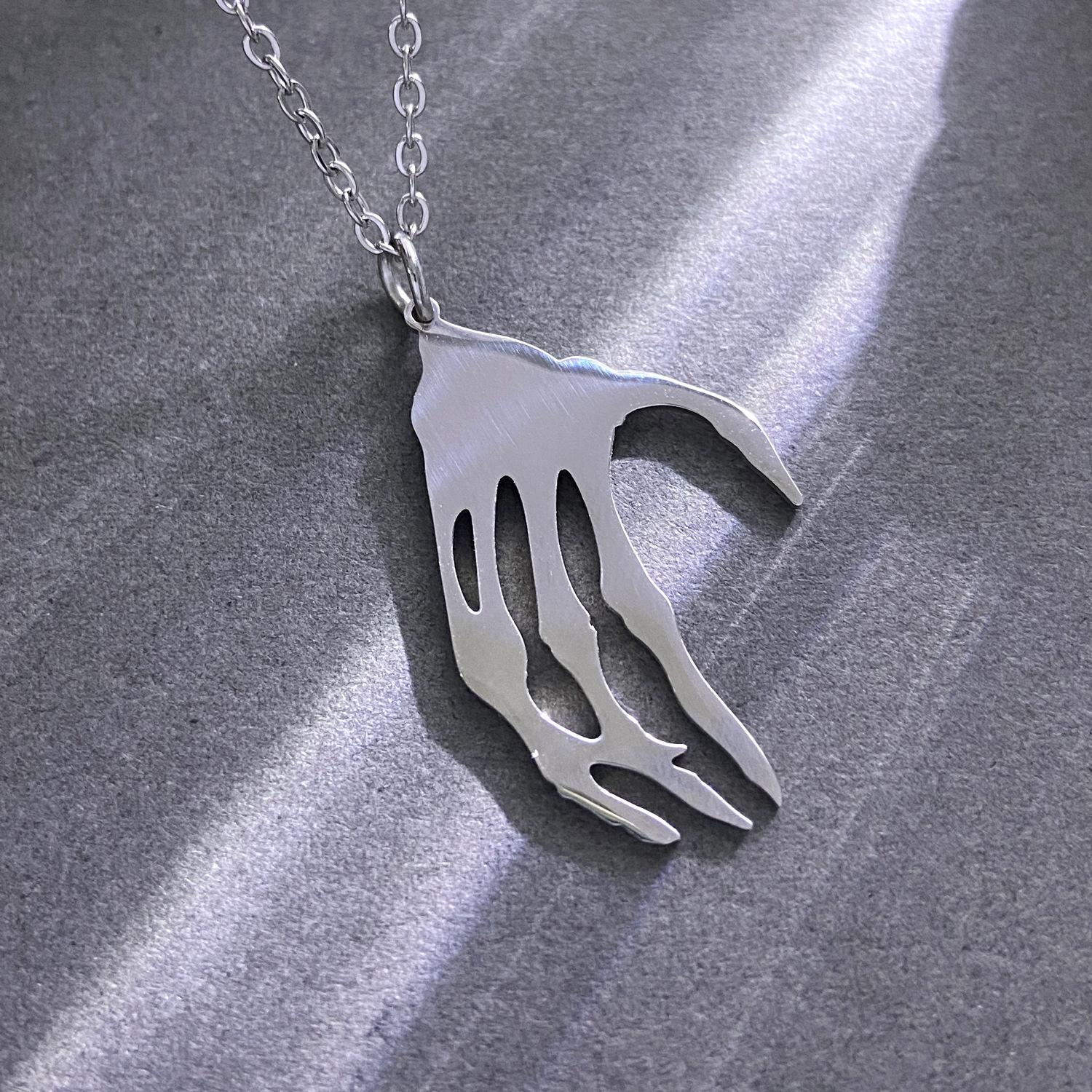 

Personality Punk Stainless Steel Black White Skull Hand Pendants Heart Couple Necklace for Women Gothic Jewelry Accessory Gifts