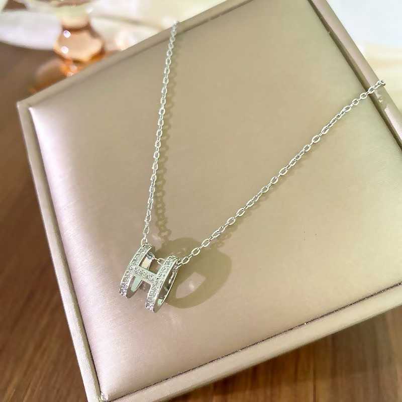 2026 Versatile Niche High-end Light Luxury Collarbone Niche High-end Pendant Jewelry 45CM