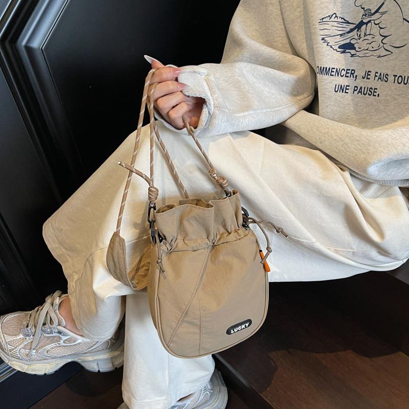 Popular Lightweight Fashion Mobile Phone Bag Spring and Summer New Trend Drawstring Messenger Bag Simple Small Satchel Mini