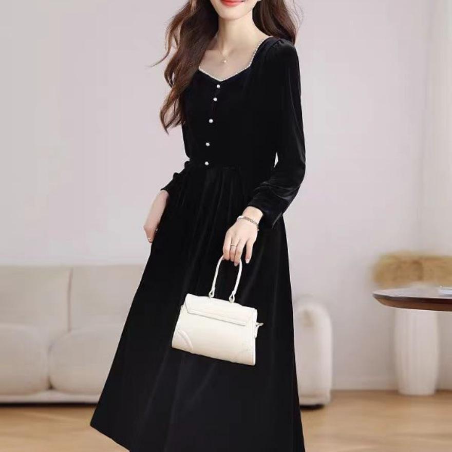 French Elegance Hepburn-Style Velvet Dress 2025: Autumn/Winter Waist-Cinching Slim Fit
