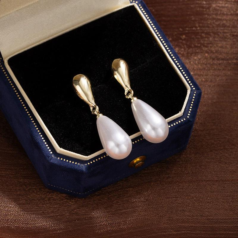 White Imitation Pearl Water Droplrt Dangle Earrings for Women Golden Metal Geometry Drop Earrings Party Retro Elegant Jewelry