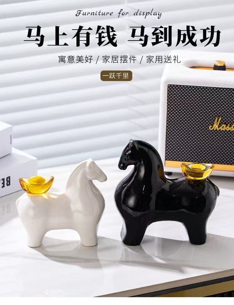 The Year of the Horsewill soon have money ornaments, living room wine cabinet light luxury high-end high-end entrance decoration