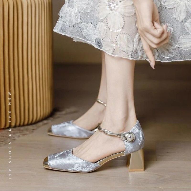 Retro Square Head High Heels Women's Hollow Bridesmaid Wedding Shoes New Chinese Style Cheongsam Single Shoes Thick Heel Bag Head Sandals Women
