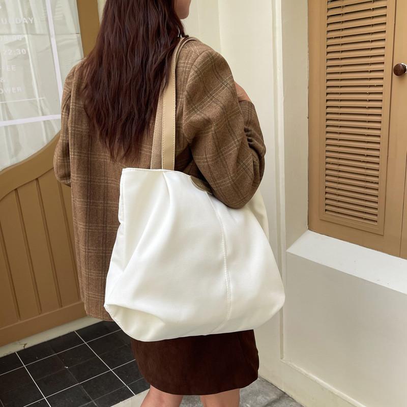 Stylish Large Capacity Tote Bag For Women With Retro Chic Design And Durable Canvas Material