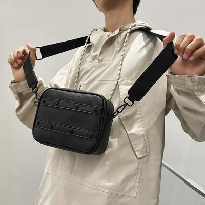 Textúrovaná nitovaná malá štvorcová taška Pánska taška cez rameno Všestranná ležérna japonská taška cez telo Študentská malá taška na mobilný telefón