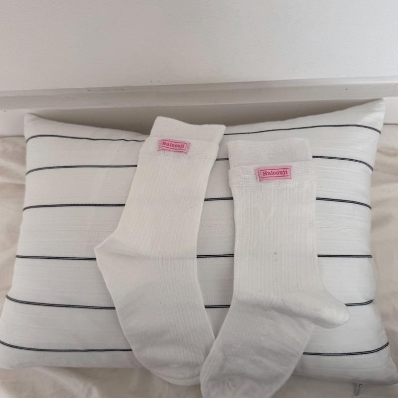 

Women s Spring and Autumn Color Matching Leisure Sweat Absorbing Breathable Boneless Tube Socks 1 pair білий