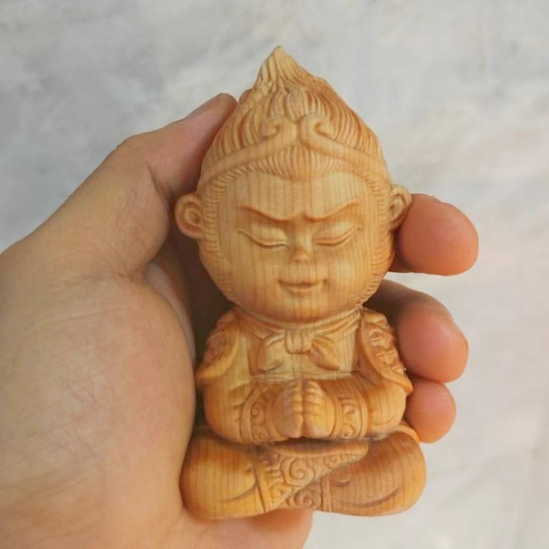 Taihang Cliff Cypress Sun Wukong Sculpture: Creative Solid Wood Monkey Desktop Ornament