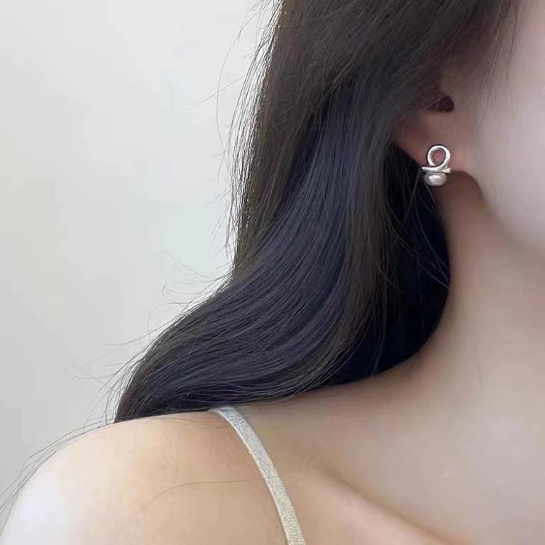 Pearl Stud Earrings Women's French Minimalist Design Sense Niche Light Luxury Temperament Fashion Versatile Earrings