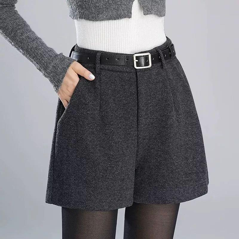 Women's Woolen Wide-Leg Bootcut Shorts, High-Waisted Slimming, Thickened for Autumn/Winter 2025.