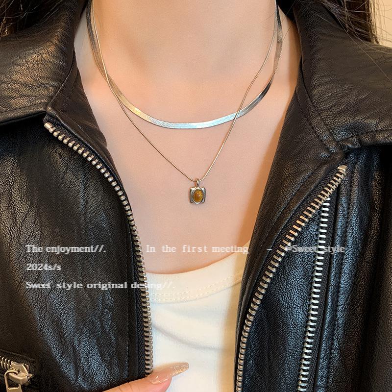 Autumn and winter Maillard tiger's eye stone beaded necklace femininity high-end sweater chain retro simple accessories