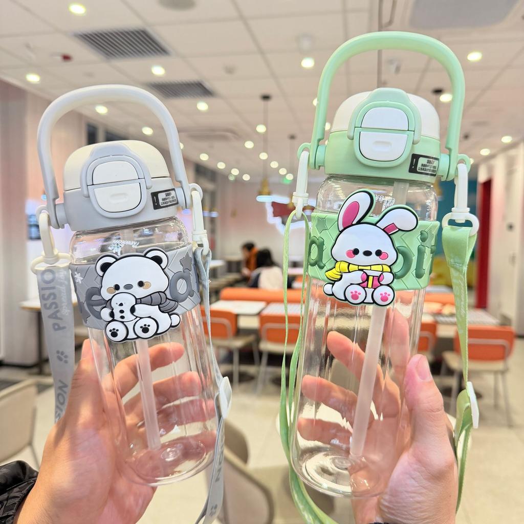 Water bottle cartoon pattern plastic cup high value 810ml large capacity water cup lifting rope strap dual-purpose straw