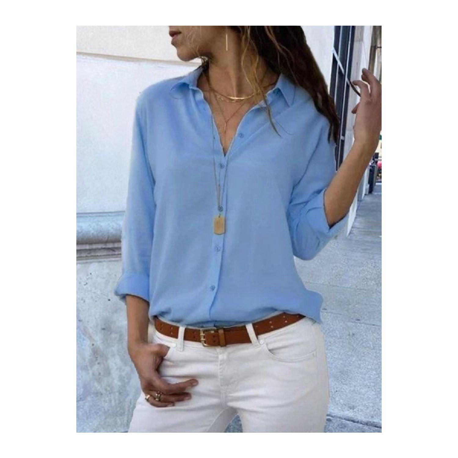 

Женская базовая блузка-рубашка из вискозной ткани светло-синего цвета обычного кроя 52