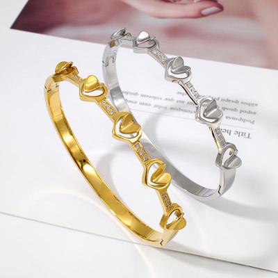 18K Goldplattiertes Titan Herzförmiges Zirkon Armband
