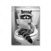 Impression d'art mural de salle de bain Raccoon Rigolo Affiche Raccoon en Peignoir Photos de Raccoon Se Baignant Décor Mural Raccoon sur Toilettes