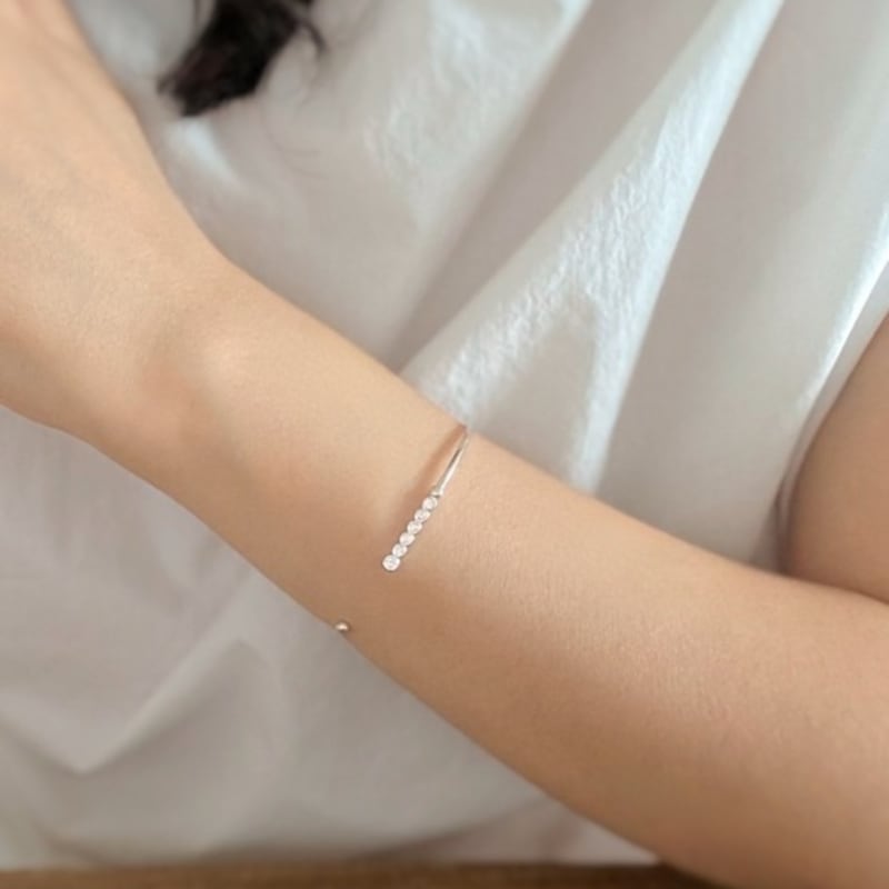 DEN TRÅKIGA tunna manschetten