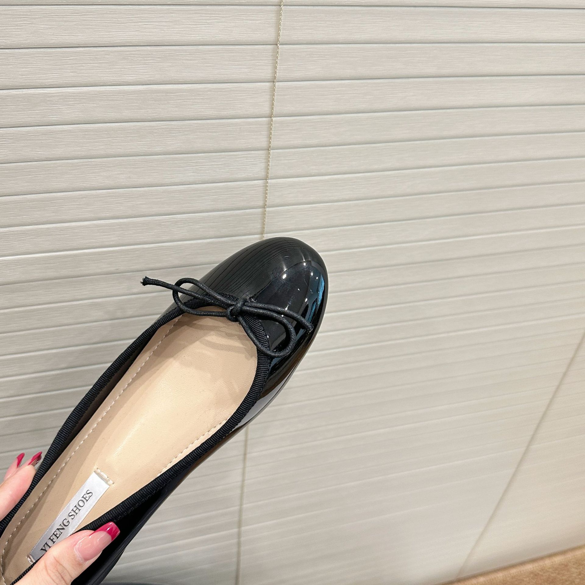 

Inner heightening women s shoes retro bow round head light mouth single shoes women s soft paint gas sexy commuter women s elegant single shoes 39 чёрный