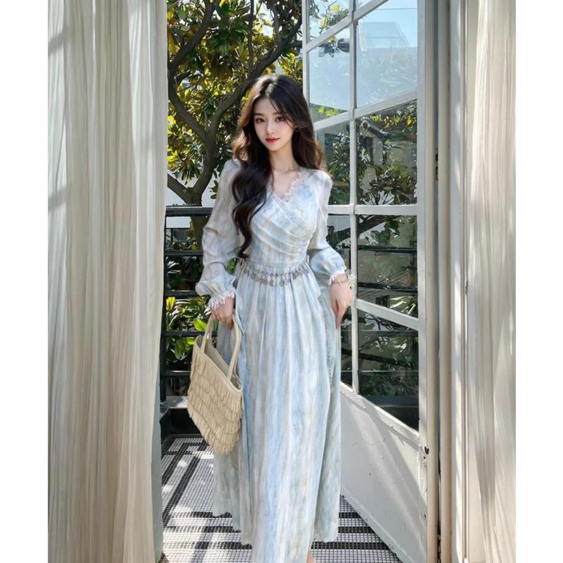 Rochie albastră cu dantelă, cu mâneci lungi, în stil franțuzesc, vopsită prin tehnica tie-dye, pentru femei