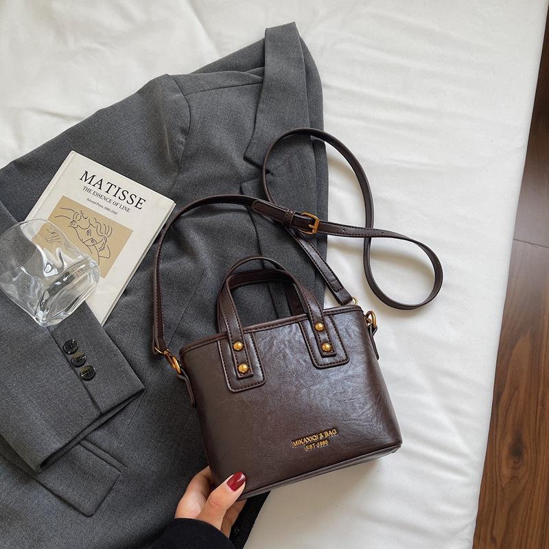 2025 New Korean Version Popular Bucket Bag Women's Fashionable Shoulder Messenger Bag High Value Fashion Handbag Women