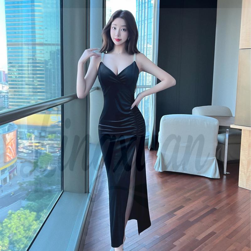 Elegant French V-Neck Spaghetti Strap Golden Velvet Slit Dress for Women - 2026 Autumn/Winter Collection