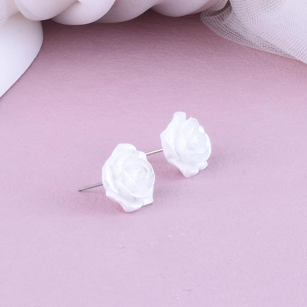Sweet Summer Camellia Rose Ear Studs: Gradient Flower Earrings for Ear Care
