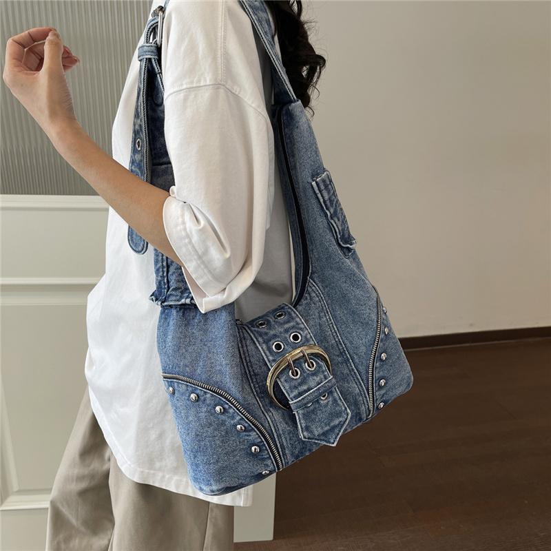 Lässige Denim-Hobo-Tasche mit Metallschnalle und Reißverschluss-Details