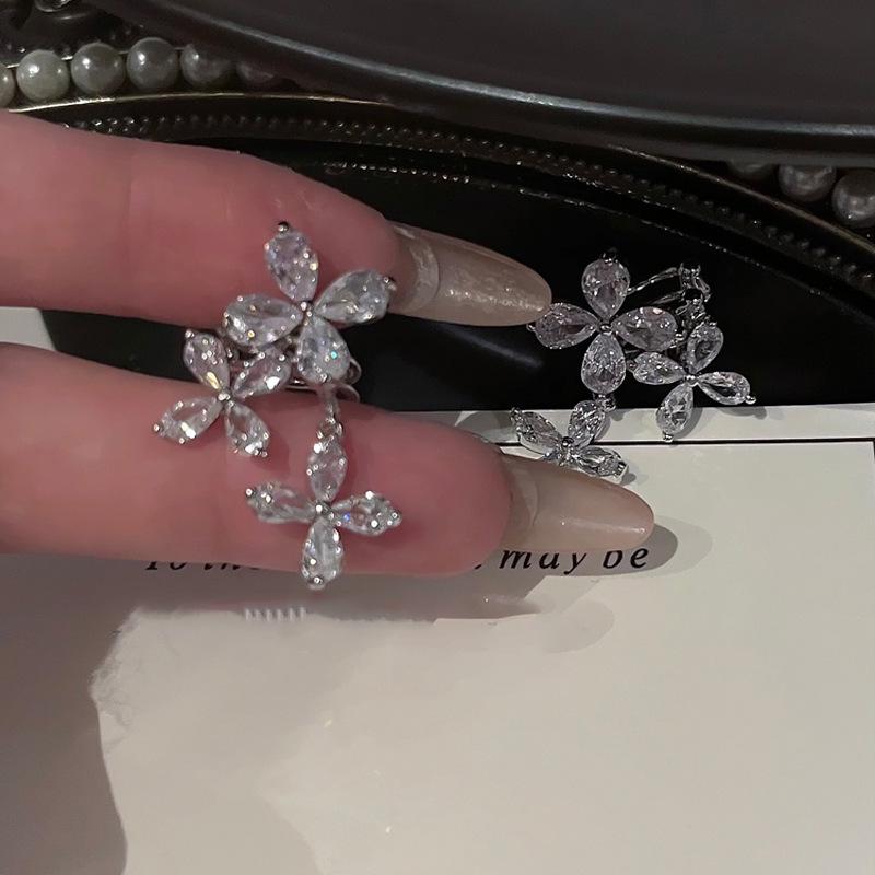 Exquisite Zircon Flower Ear Clip for Women - No Pierce, Fashionable  Luxurious Design