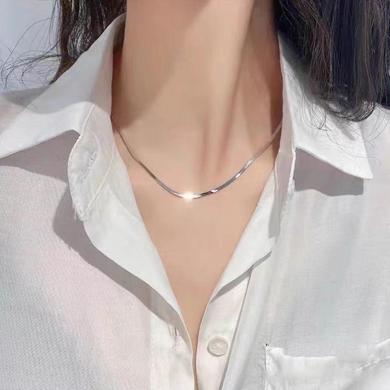 Elegant Metal Heart Clavicle Necklace for Women - Light Luxury Design