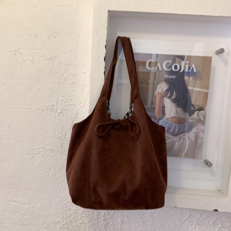 

Корейская ретро осенне-зимняя новая замшевая сумка через плечо в клетку большой вместимости для поездок на работу в ленивом стиле, портативная сумка-тоут для женщин