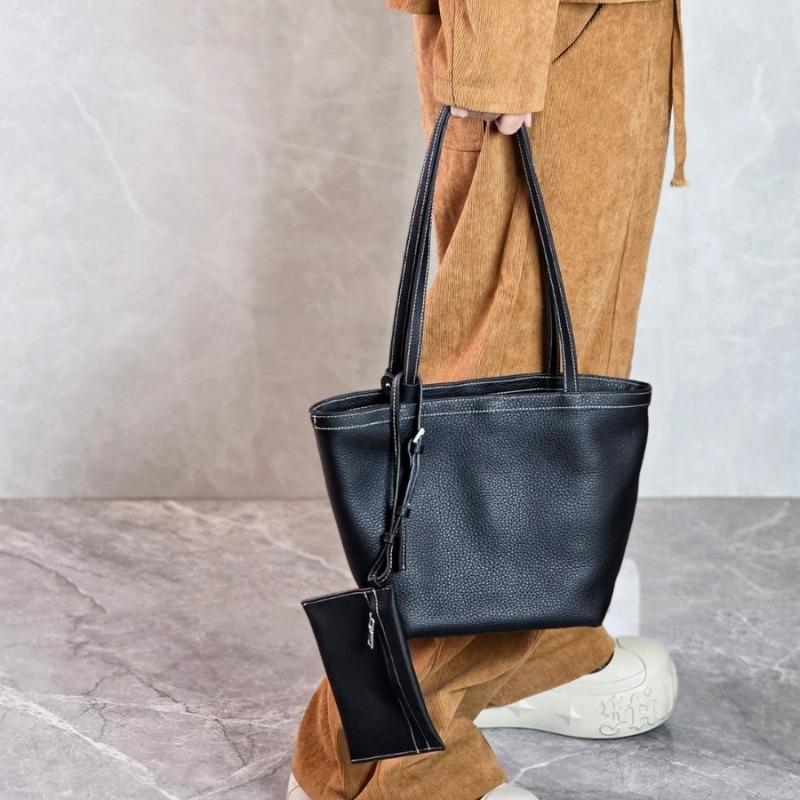 Autumn and winter new Korean simple large-capacity tote bag niche design first-layer cowhide bucket bag shoulder armpit bag