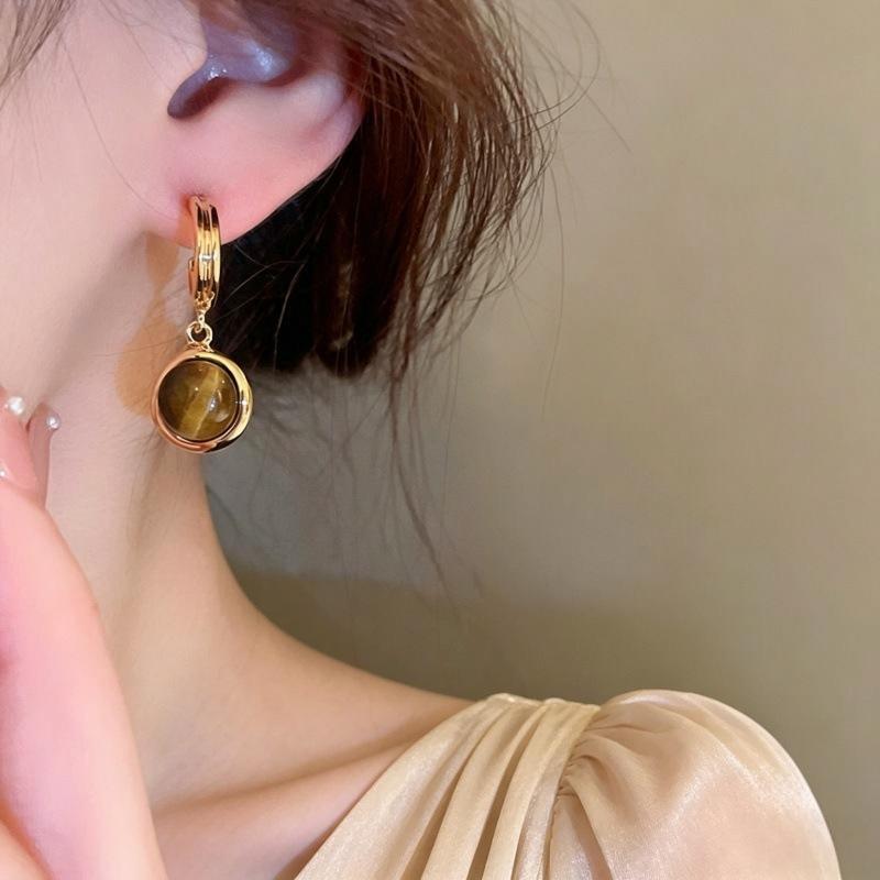 Retro Hong Kong style design sense round earrings women's simple cold wind earrings new personality trendy temperament earrings wholesale