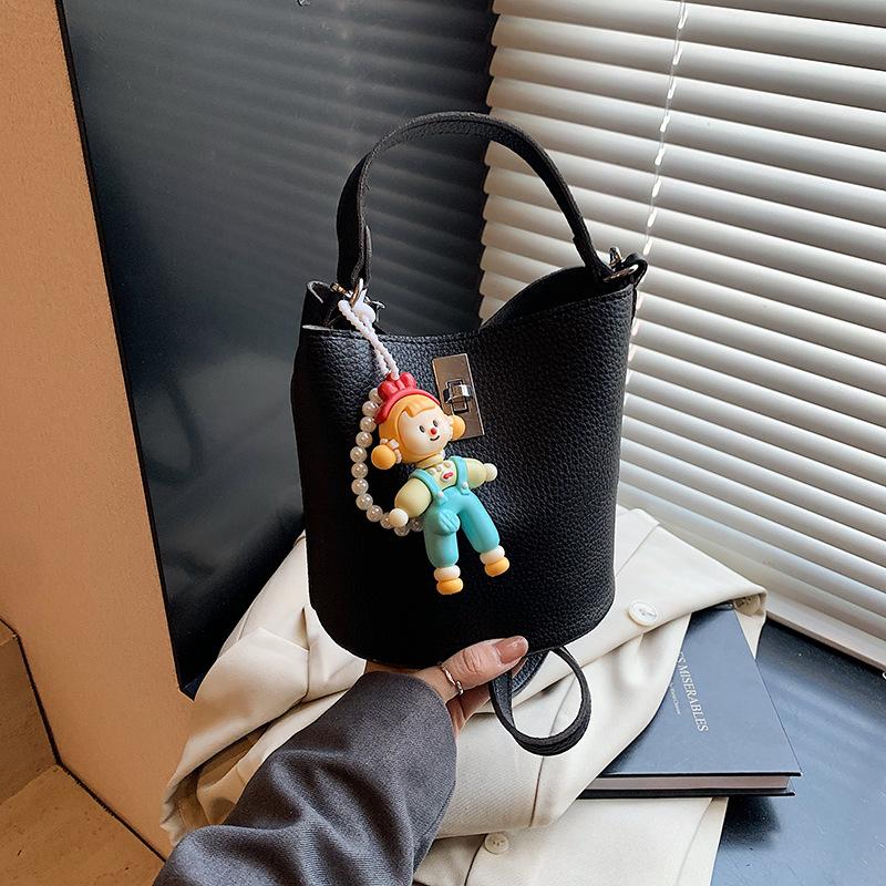 Small Bag Women's Summer New Versatile Niche Design Messenger Bag Bucket Shoulder Bag