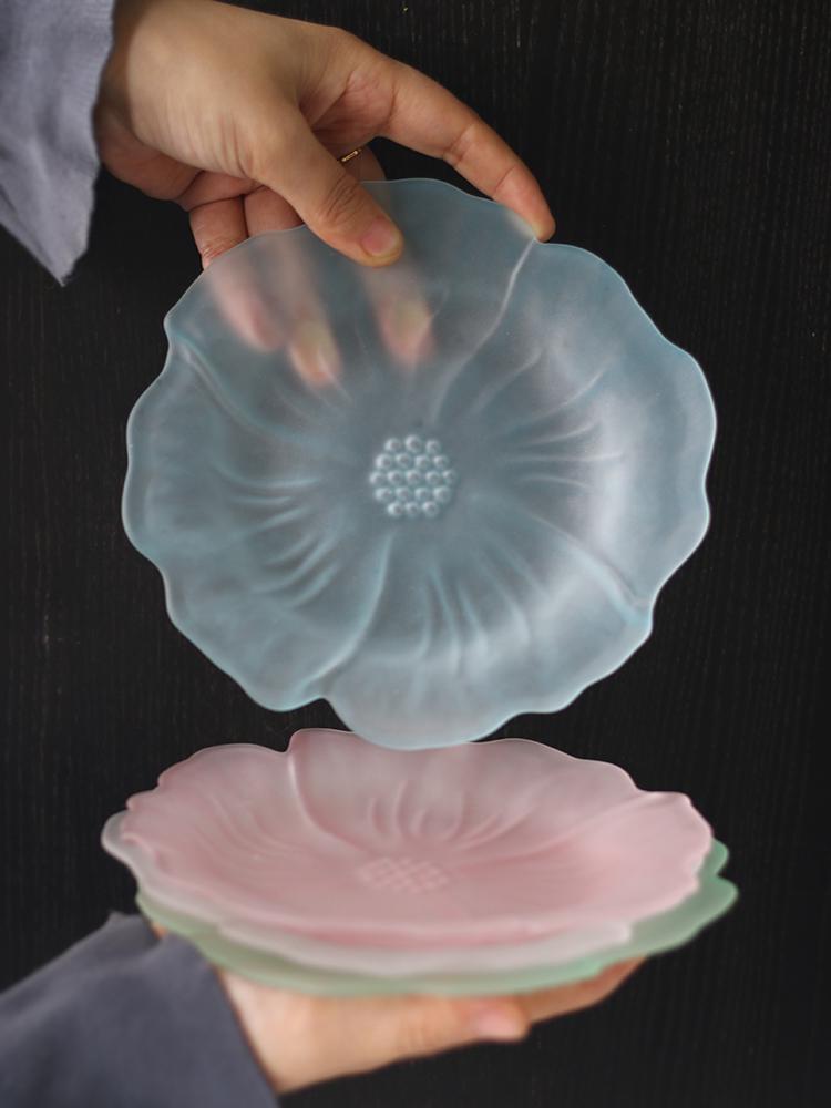 Frosted Crystal Glass Tea Tray: Petal-Shaped Dessert & Fruit Plate for Japanese Gongfu Ceremony.
