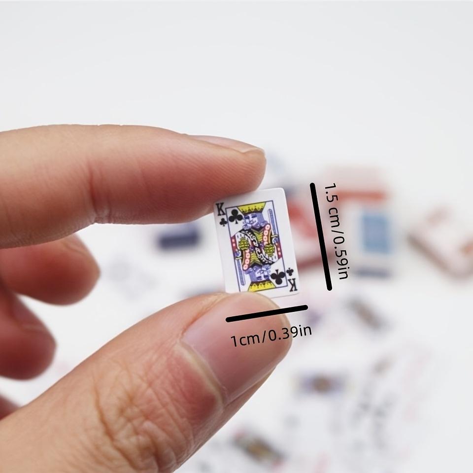 Hohopeti | 2 Barajas Mini De Póquer Portátiles | Cartas Pequeñas Para Viaje, Muñecas Y Fiestas | Juguete Decorativo Ligero