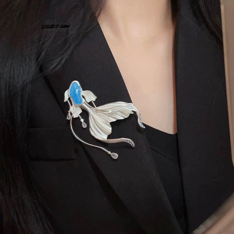 Elegante Quallenbrosche: Luxuriöse Unterwasser-Traum-Anstecknadel für Damen