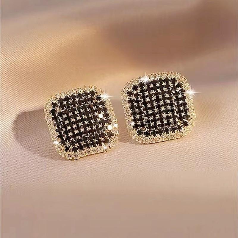 Retro Black Xiaoxiangfeng Stud Earrings Women's Fashion Elegance Temperament High-end Earrings Bow Love Versatile Earrings