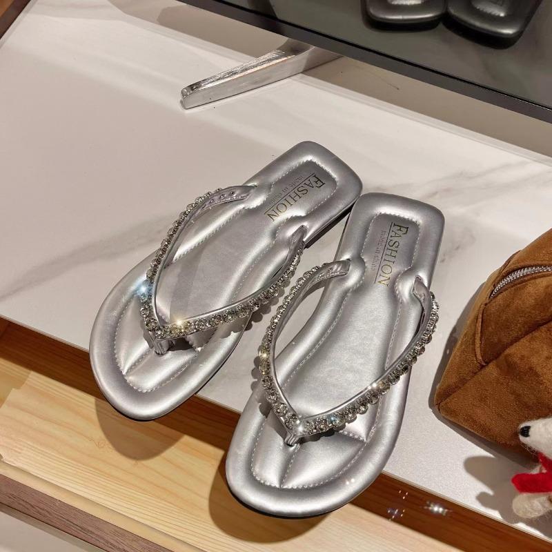 Beach Flip-flops Women's High-end Summer New Flat-bottomed Non-slip Holiday Toe Sandals