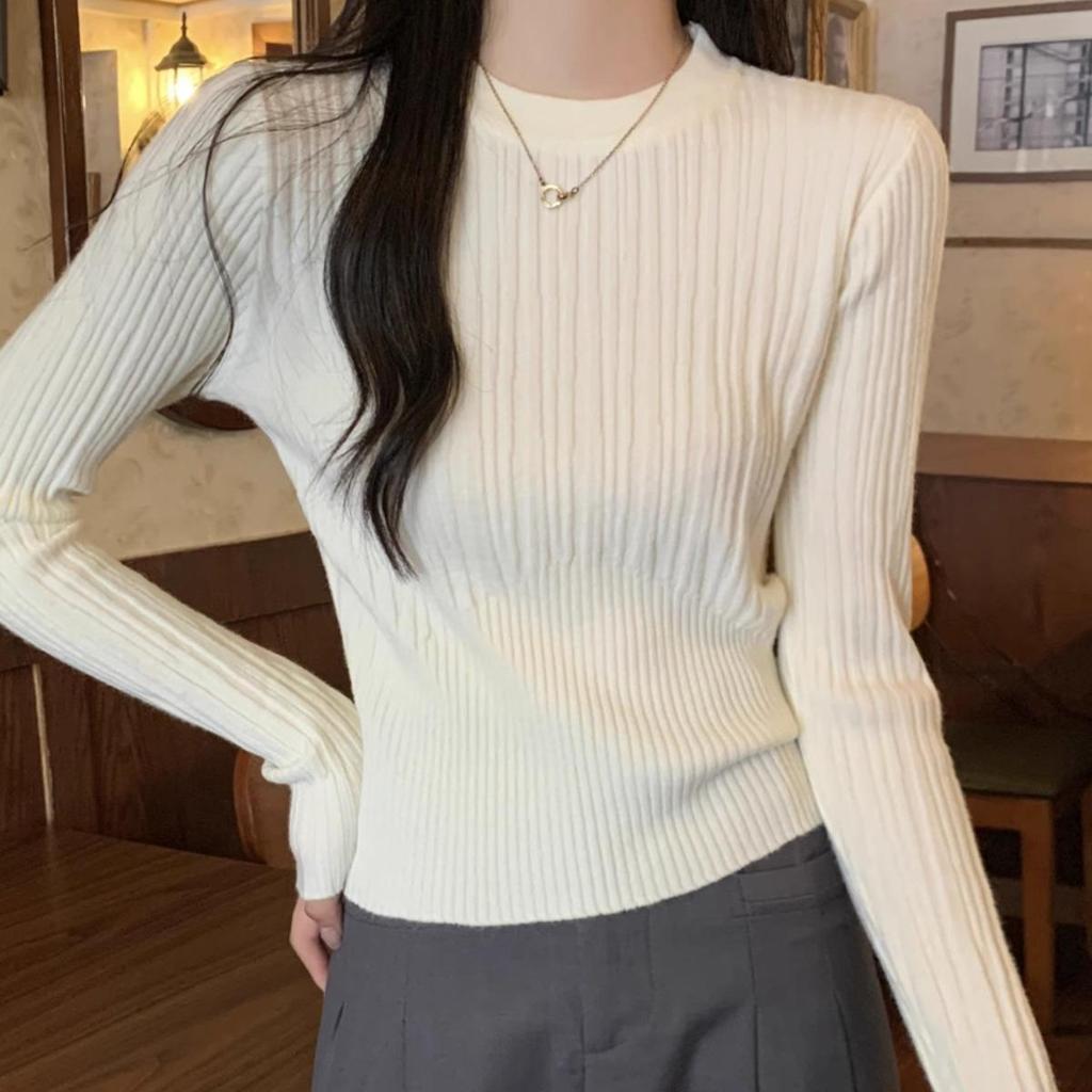 Korean-Style Low-Neck Knit Sweater: Elegant Women's Base Layer for Autumn/Winter 2023