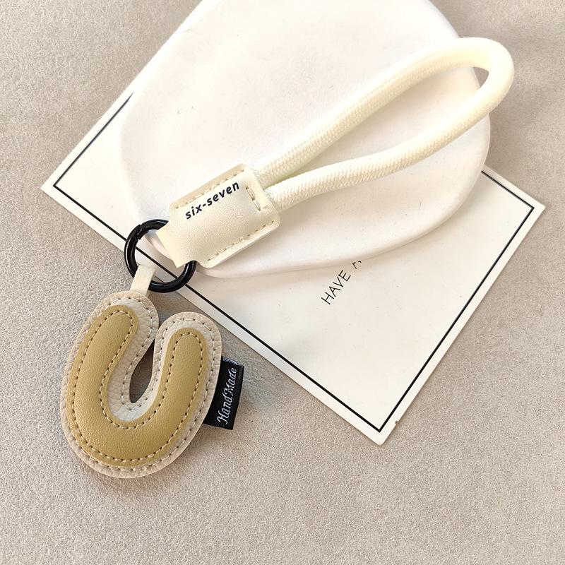 Exquisite Leather Keychain: 26 English Letters - Simple Couple Style Bag Charm, Ideal Small Gift